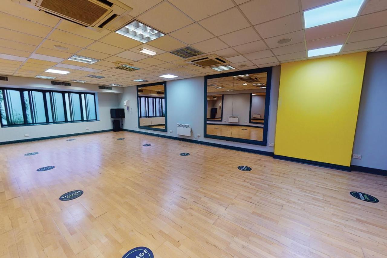 Village Hotel Warrington Zewnętrze zdjęcie