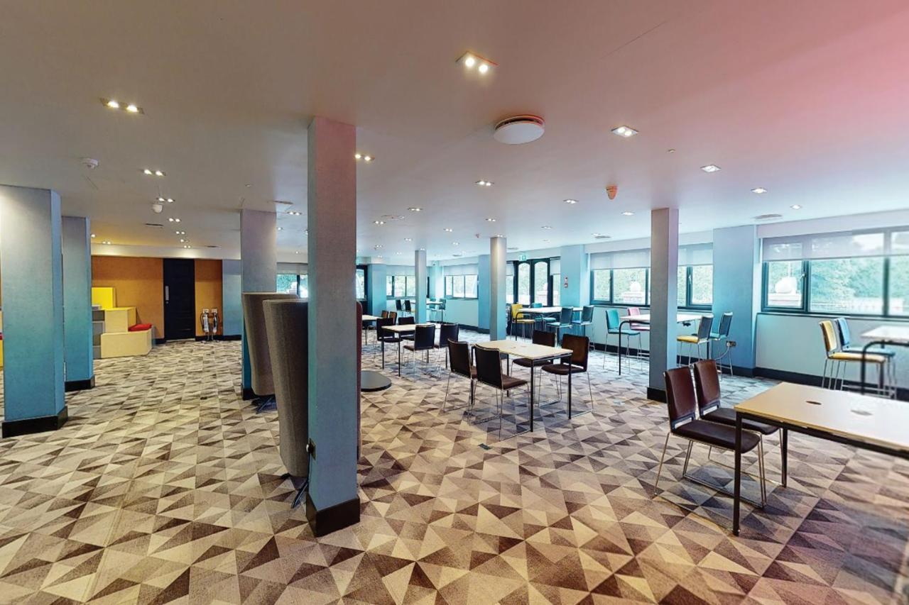 Village Hotel Warrington Zewnętrze zdjęcie