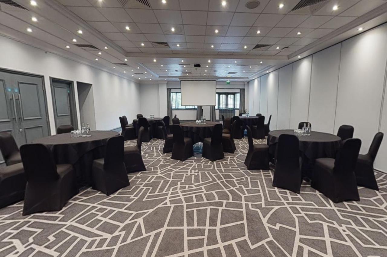 Village Hotel Warrington Zewnętrze zdjęcie