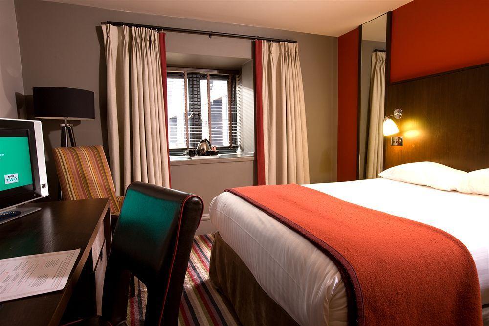 Village Hotel Warrington Zewnętrze zdjęcie