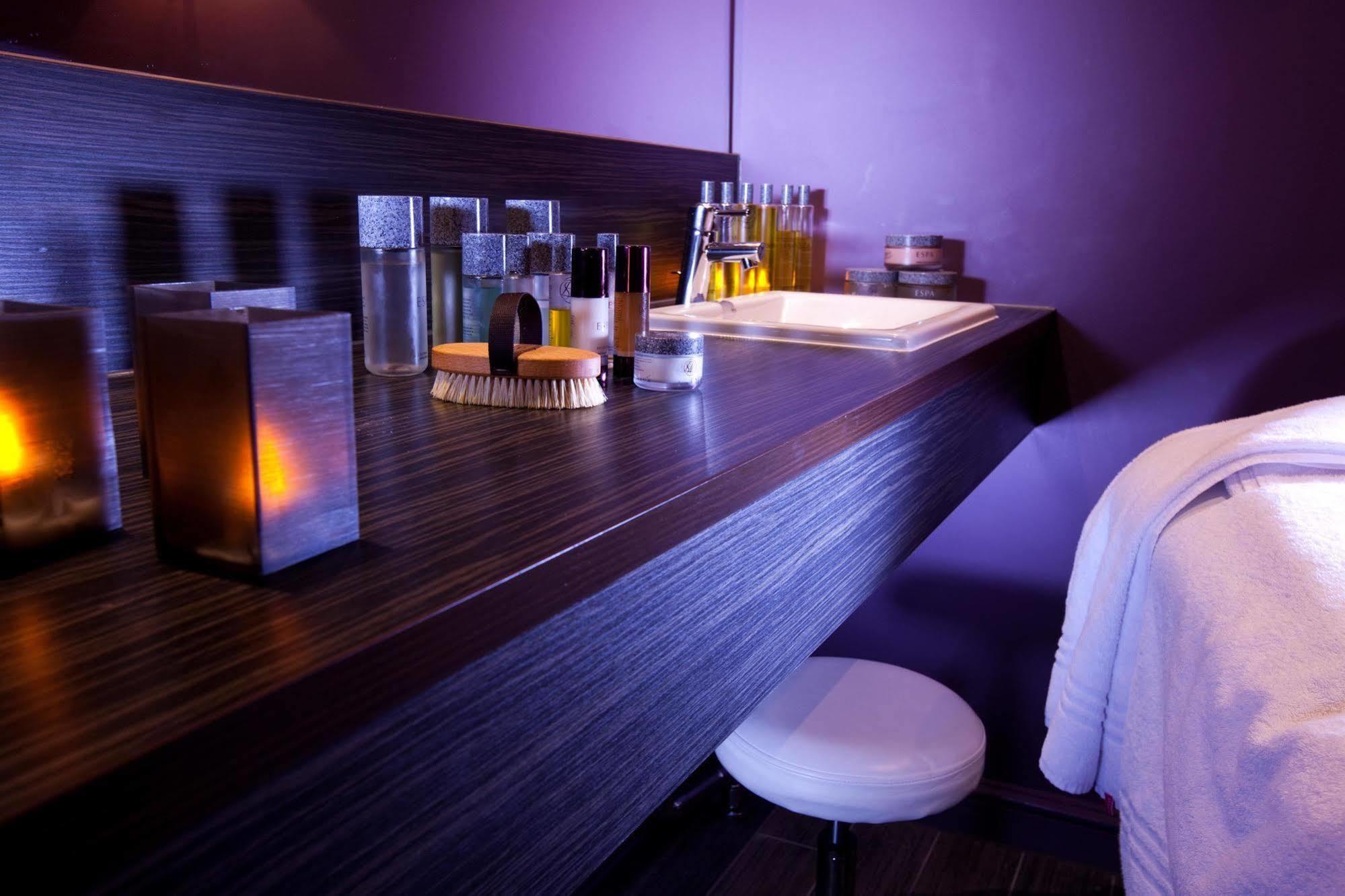 Village Hotel Warrington Zewnętrze zdjęcie
